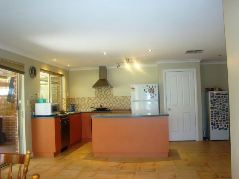 5 Hedges Place, Burekup WA 6227