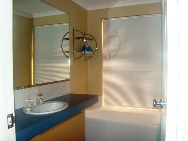 5 Hedges Place, Burekup WA 6227