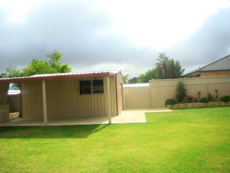 5 Hedges Place, Burekup WA 6227