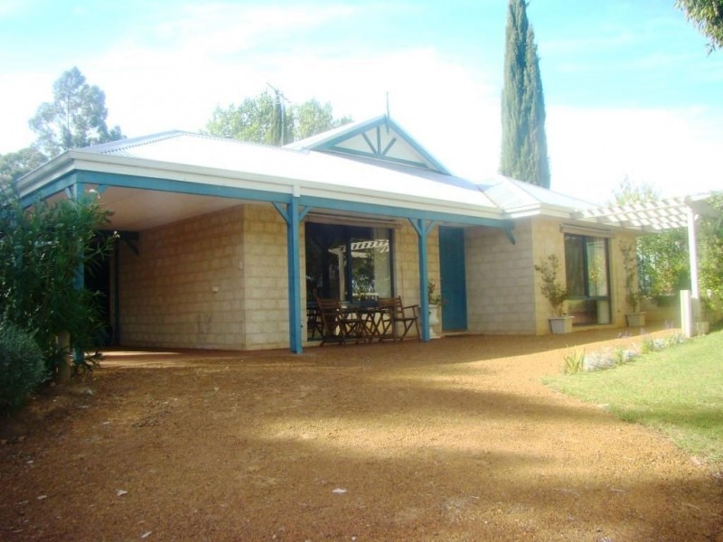 33 Roberts Street, Balingup WA 6253