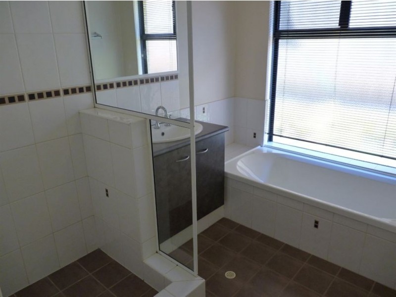 10 Chisholm Road, Dalyellup WA 6230