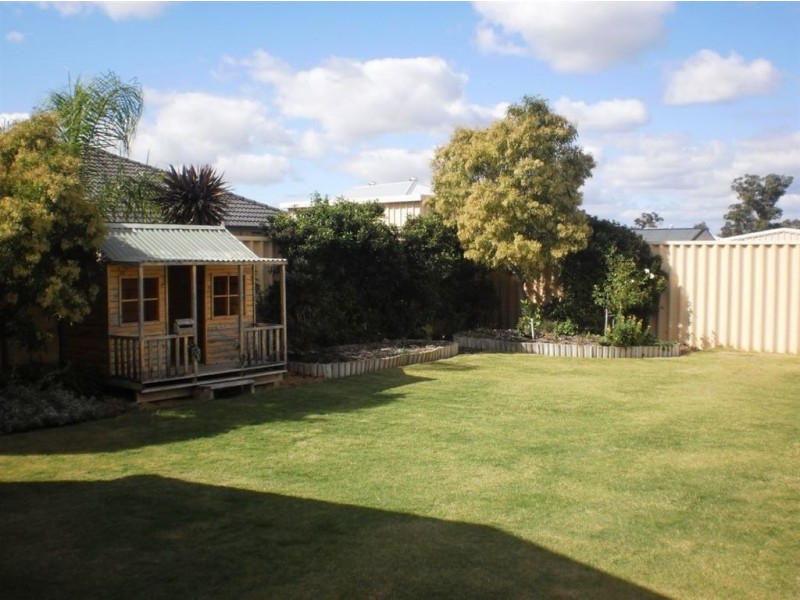 10 Chisholm Road, Dalyellup WA 6230