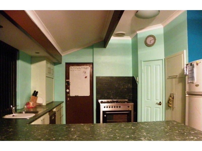 16 Hertford Elbow, College Grove WA 6230