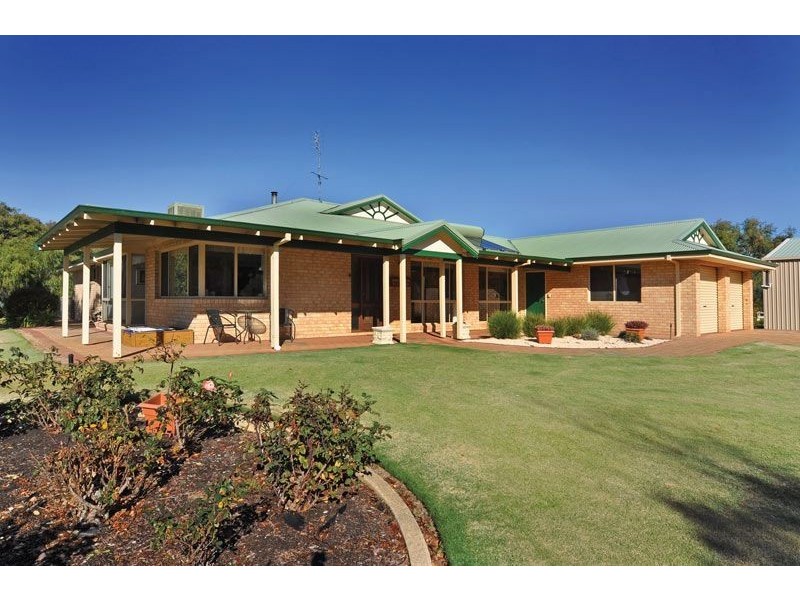 2/176 Armstrong Road, Boyanup WA 6237