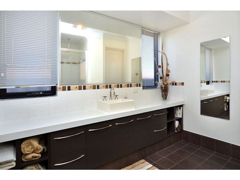 17 Isandra Bend, Glen Iris WA 6230