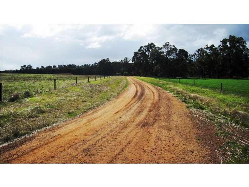 11 Darkan Road, Darkan WA 6392