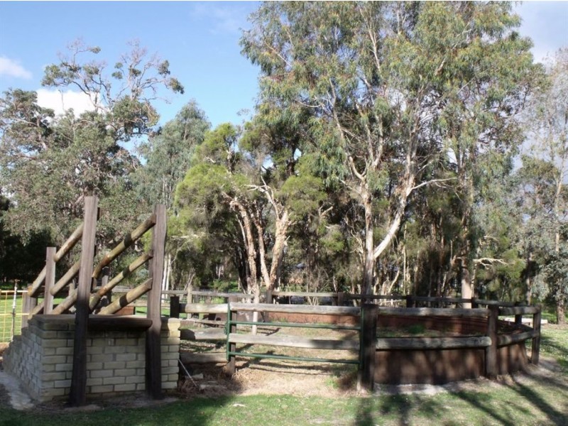 5 Stonesfield Court, Dardanup West WA 6236