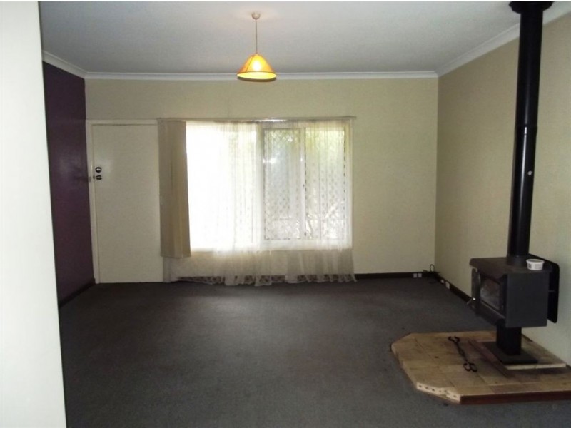 11 Hillman Street, Darkan WA 6392