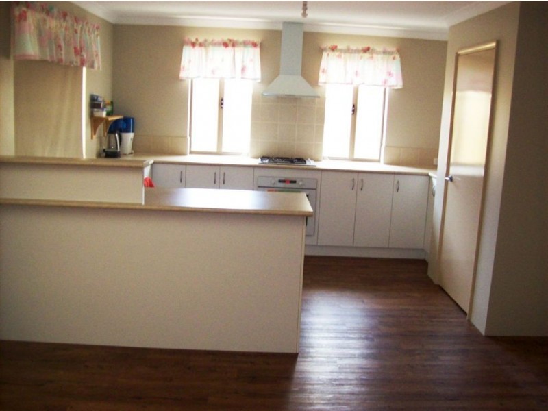 7 Kooyar Bend, Dalyellup WA 6230
