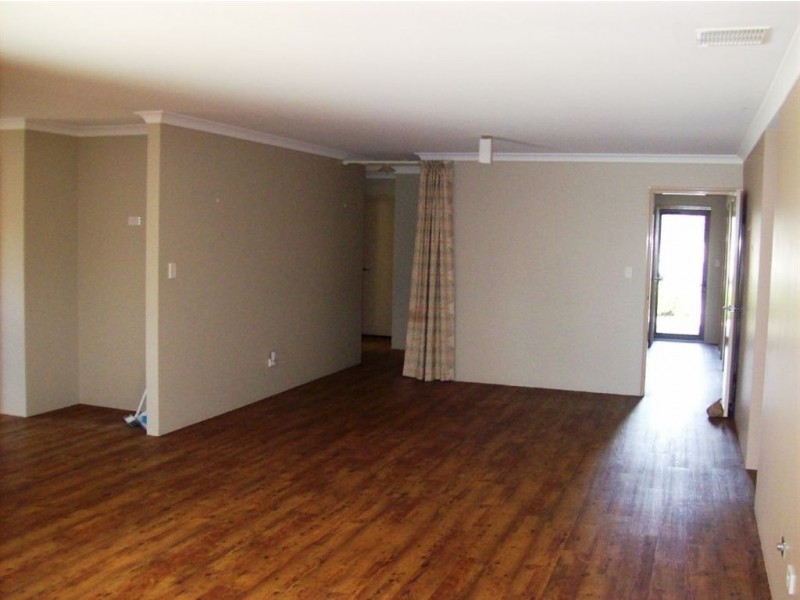 7 Kooyar Bend, Dalyellup WA 6230