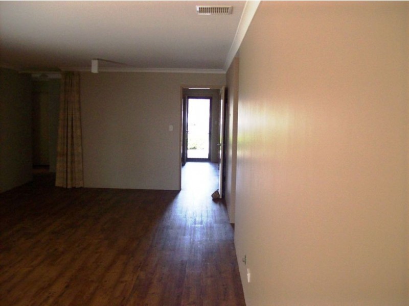 7 Kooyar Bend, Dalyellup WA 6230