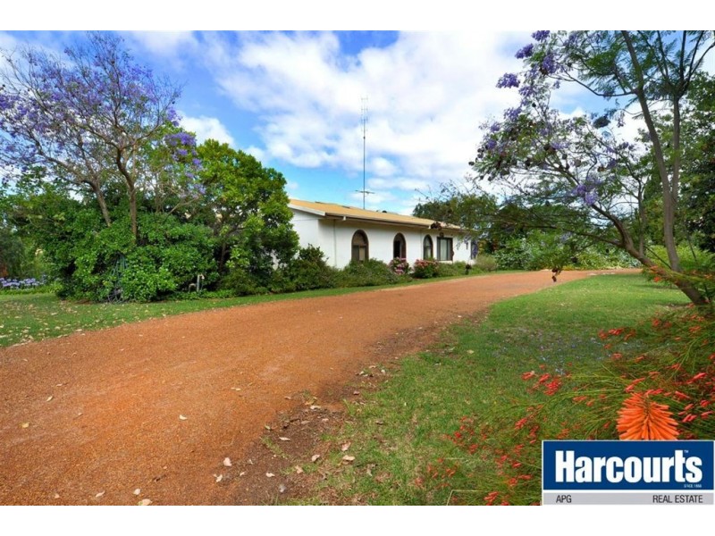 33 Shenton Rd, Burekup WA 6227