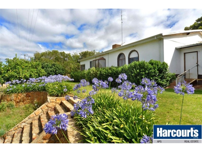 33 Shenton Rd, Burekup WA 6227