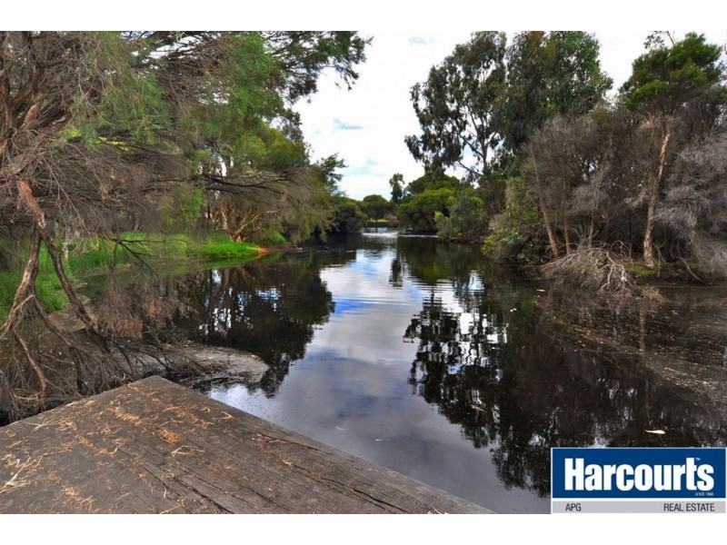 33 Shenton Rd, Burekup WA 6227