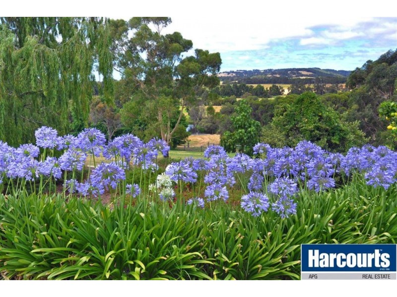 33 Shenton Rd, Burekup WA 6227