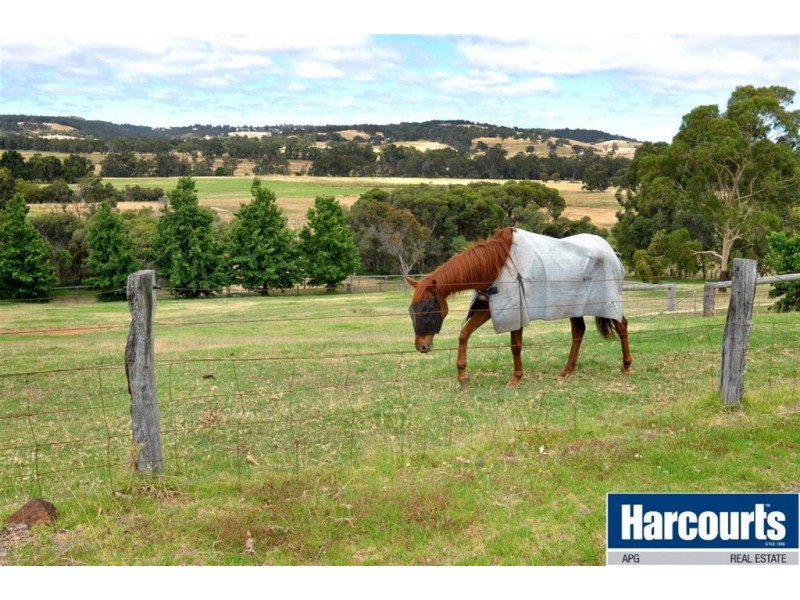 33 Shenton Rd, Burekup WA 6227