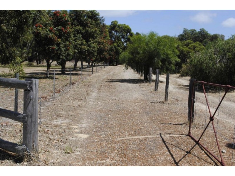 7 Possum Place, Birchmont WA 6214