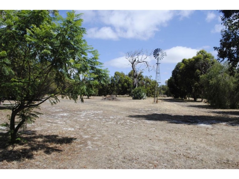 7 Possum Place, Birchmont WA 6214