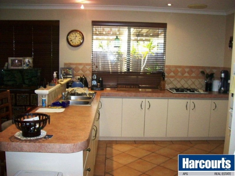 9 Pembroke Street, College Grove WA 6230