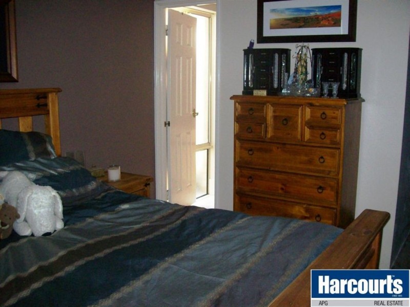 9 Pembroke Street, College Grove WA 6230