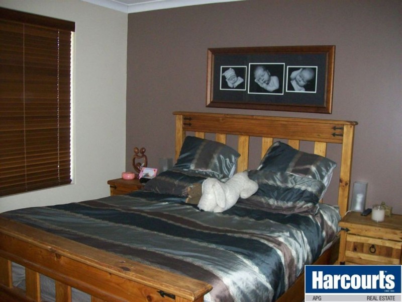 9 Pembroke Street, College Grove WA 6230