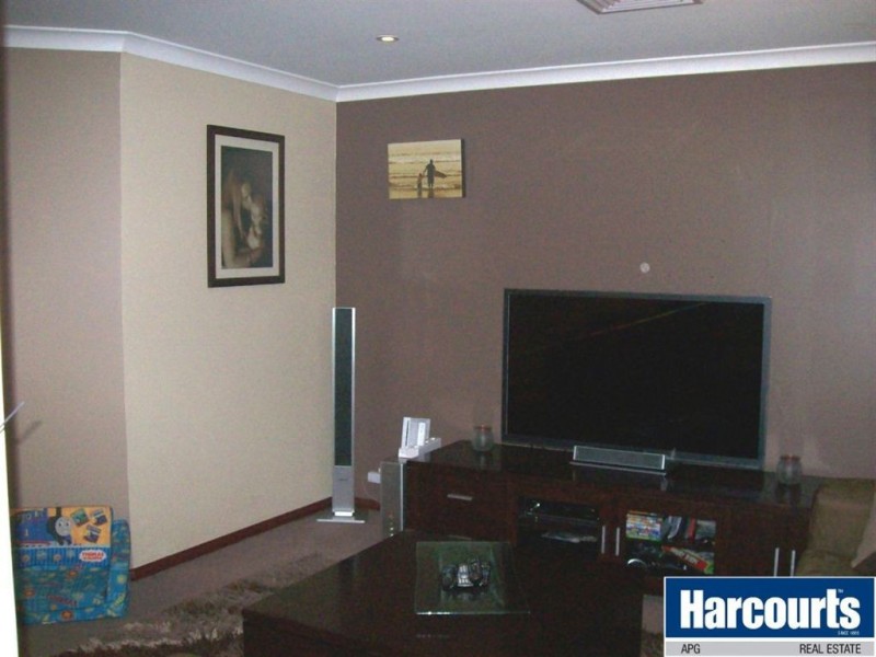 9 Pembroke Street, College Grove WA 6230