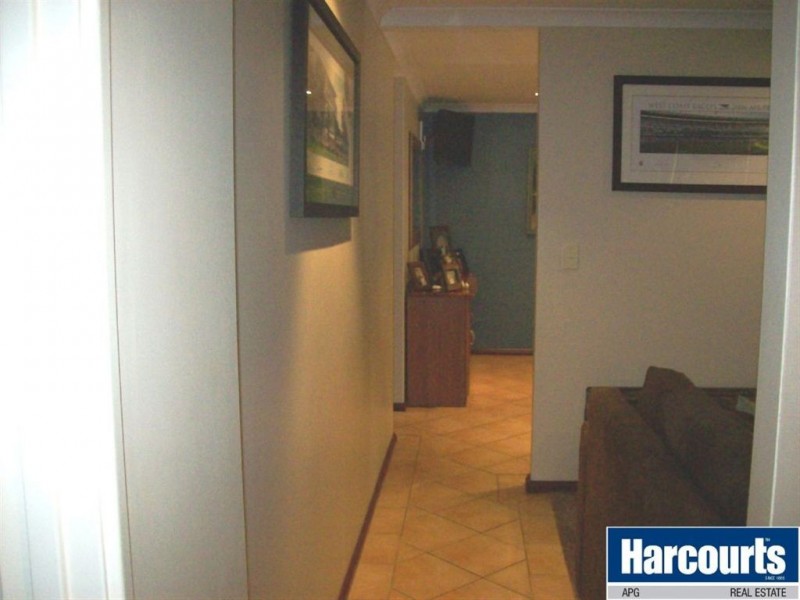 9 Pembroke Street, College Grove WA 6230