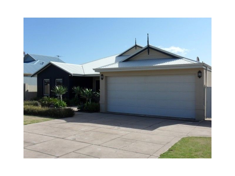 5 Riviera Way, Pelican Point WA 6230