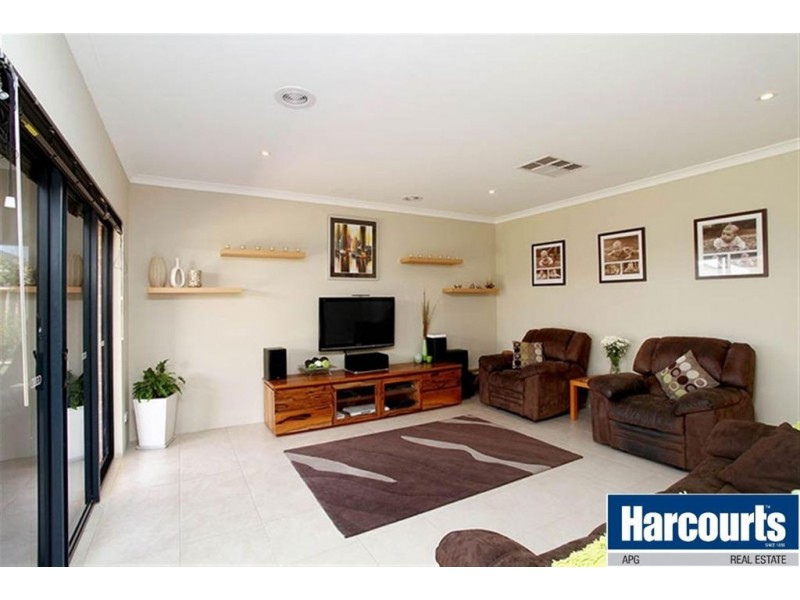 2 Greenough Place, Millbridge WA 6232