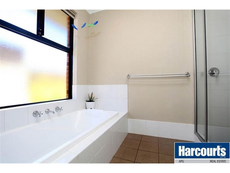 2 Greenough Place, Millbridge WA 6232