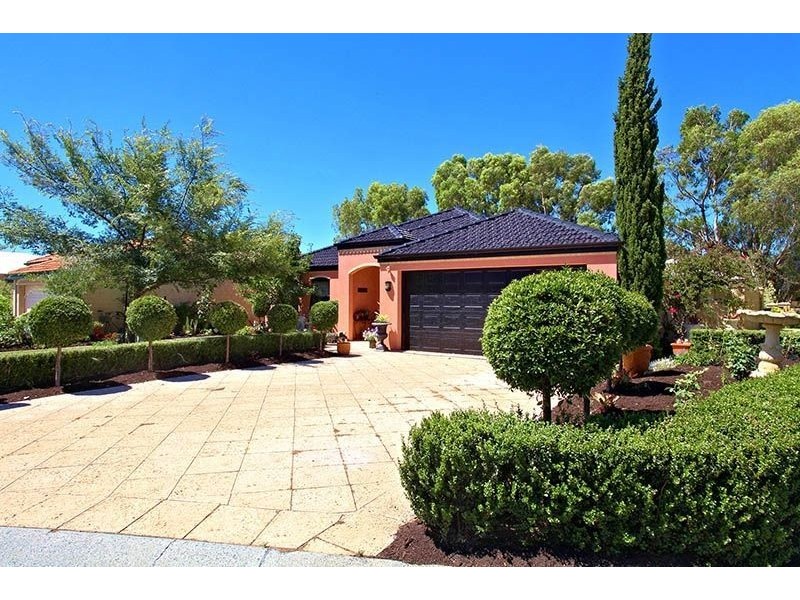 15 Gleneagle Way, Pelican Point WA 6230