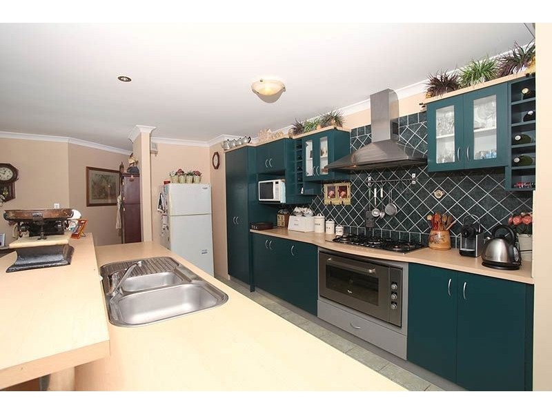 15 Gleneagle Way, Pelican Point WA 6230