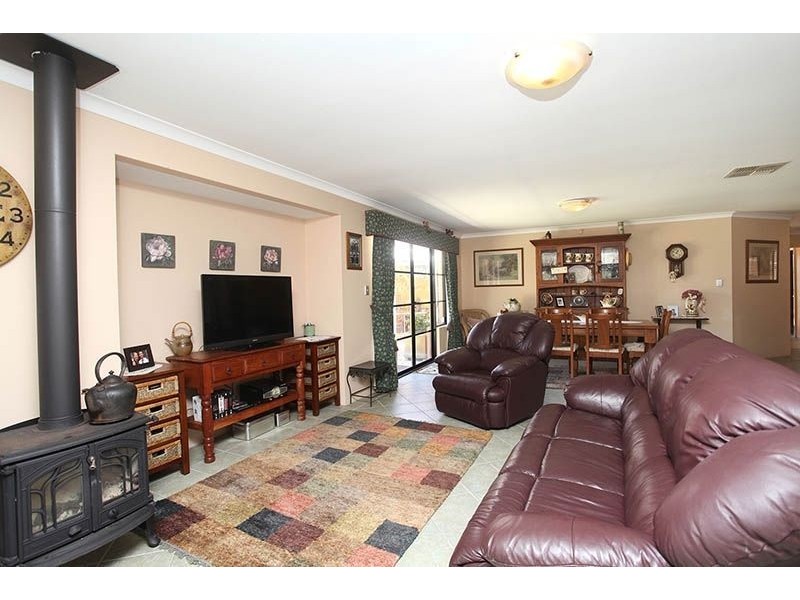 15 Gleneagle Way, Pelican Point WA 6230