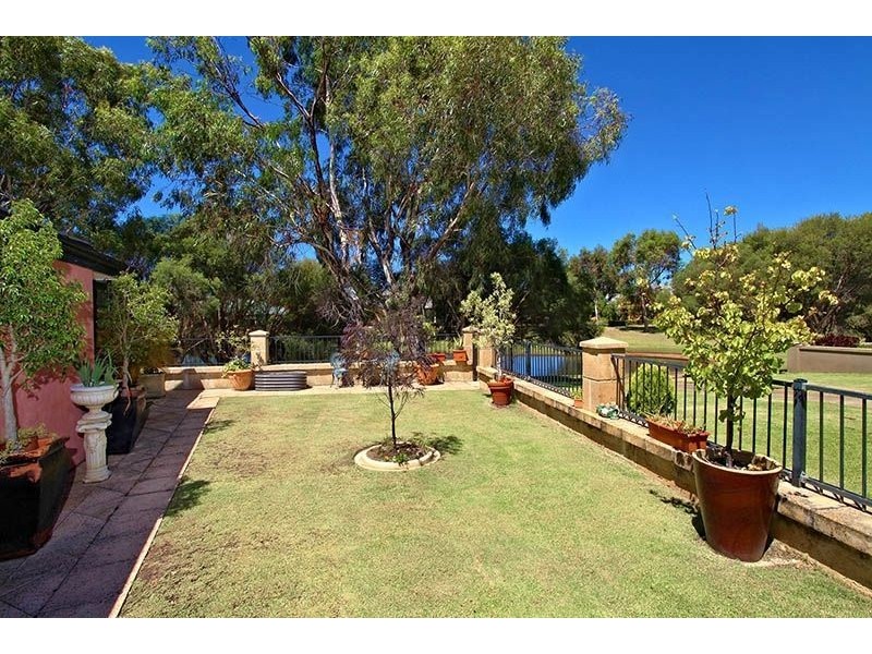 15 Gleneagle Way, Pelican Point WA 6230
