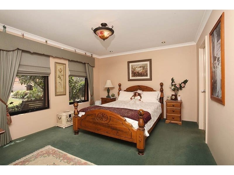 15 Gleneagle Way, Pelican Point WA 6230