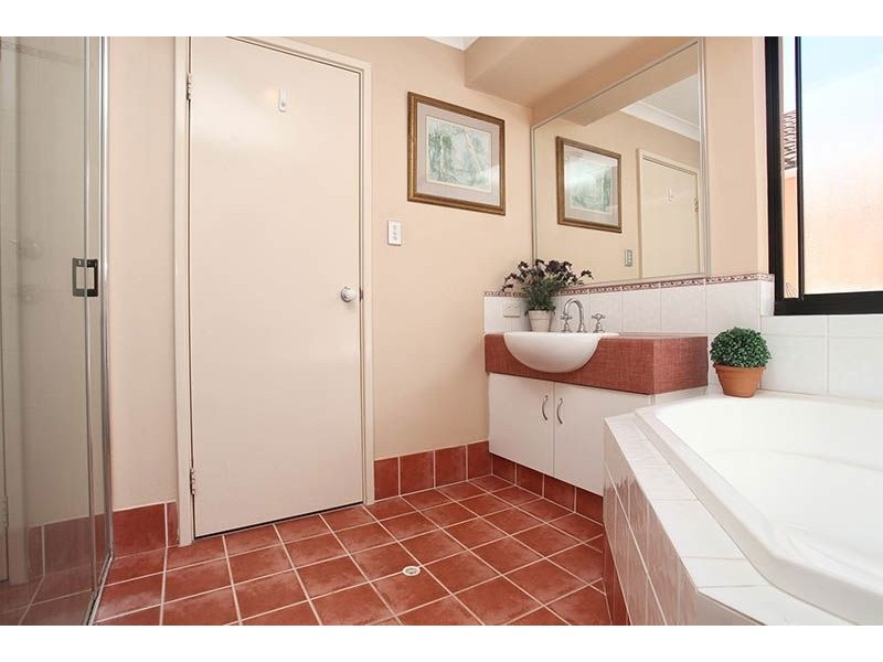 15 Gleneagle Way, Pelican Point WA 6230