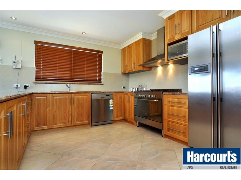 11 Naroona Drive, Dalyellup WA 6230