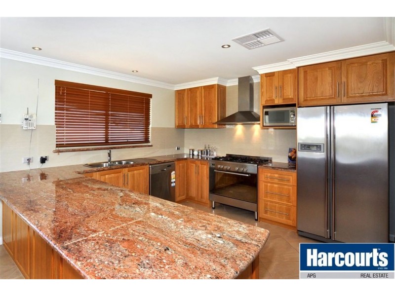 11 Naroona Drive, Dalyellup WA 6230