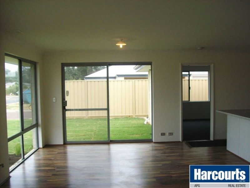 1/2 Gorrie Lane, Dalyellup WA 6230