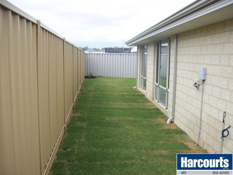 1/2 Gorrie Lane, Dalyellup WA 6230