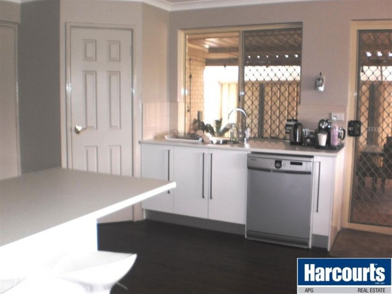 2/4 Queensbury Street, Bunbury WA 6230