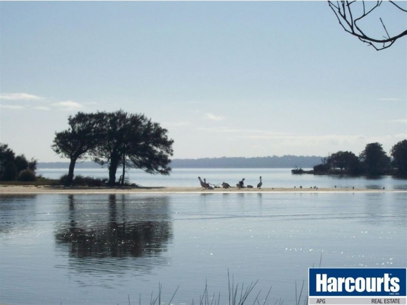 23 Lerici Circle, Pelican Point WA 6230