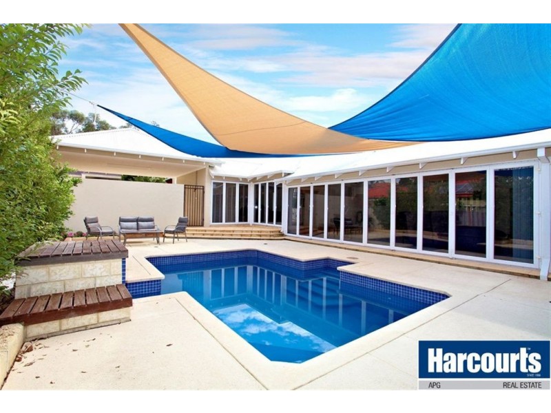 5 Christchurch Place, College Grove WA 6230