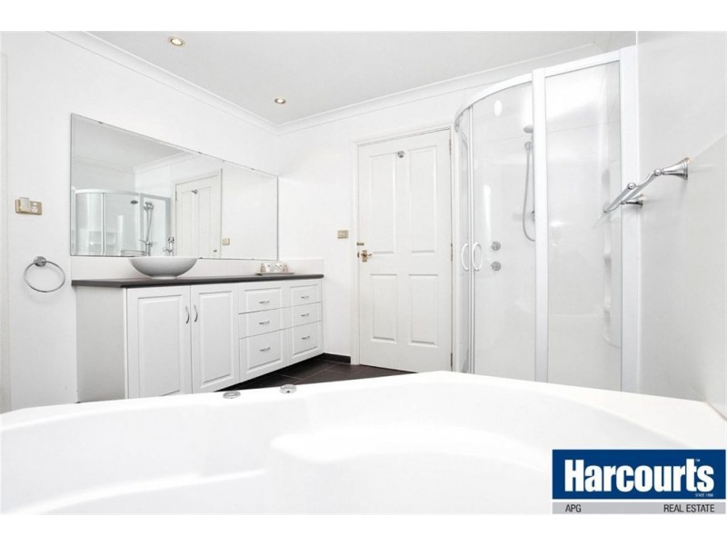 5 Christchurch Place, College Grove WA 6230
