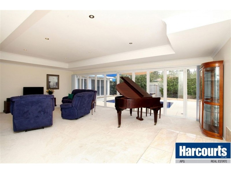 5 Christchurch Place, College Grove WA 6230