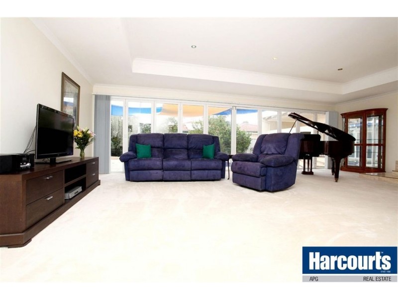 5 Christchurch Place, College Grove WA 6230