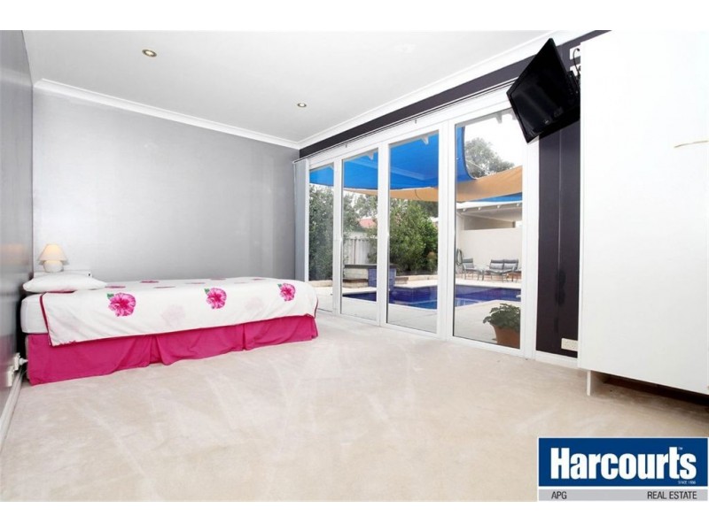5 Christchurch Place, College Grove WA 6230