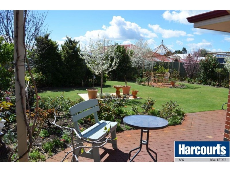 8 Vaughans Way, Australind WA 6233