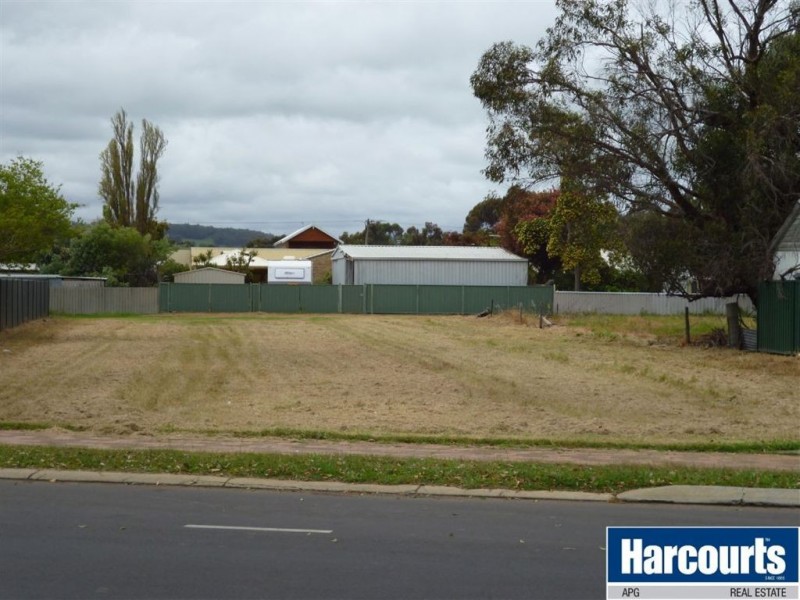 29 Russell Road, Burekup WA 6227