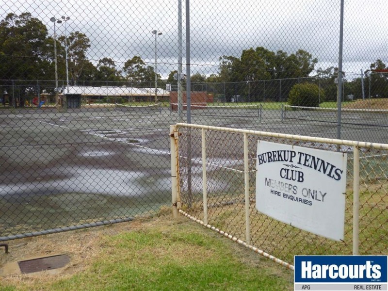 29 Russell Road, Burekup WA 6227